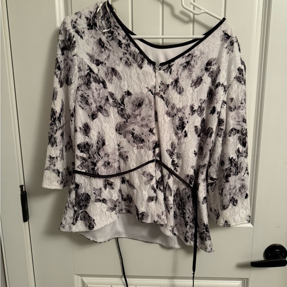 White and black lace blouse by Alex Evenings size 1X very very pretty. - Picture 3 of 4
